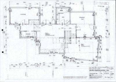 Etasjeplan (Plan 4) som viser romfordeling, dimensjoner og plassering av dører og vinduer for et hus.