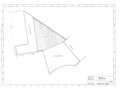 Situasjonsplan som viser tomtens geometri, oppdelte arealer (f.eks. 'BETONGDEKK', 'RESERVOAR') og dimensjoner.