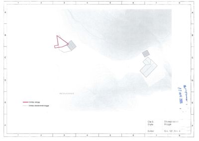 Situasjonsplan som viser tomtens beliggenhet, eksisterende og planlagt bygninger, samt topografi (konturlinjer).