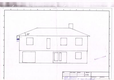 Fasadetegning som viser bygningens utseende fra fronten, inkludert vinduer, dører, takform og mål.