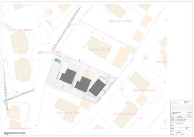 Situasjonsplan som viser tomtens plassering i forhold til nabolag, veier og eiendomsnummer.