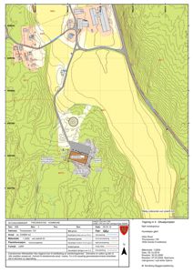 Situasjonsplan som viser tomtens beliggenhet, topografi og omgivende infrastruktur.