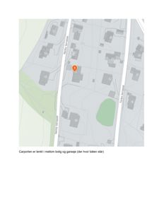 Kartutsnitt som viser nabolag med hus, veier (Nerby terrasse, Torke terrasse) og en markert tomt med nummer 1. Under bildet står det en tekst om en tenkt carport.