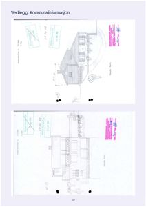 Bildet viser to tegninger av en bygning sett fra utsiden. Øvre tegning viser frontfasaden, mens nedre tegning viser bakfasaden. Begge er håndtegnede tegninger med mål og datoinformasjon.