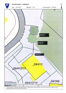 Situasjonsplan som viser tomtens beliggenhet, grenser, nabotomter og arealopplysninger.