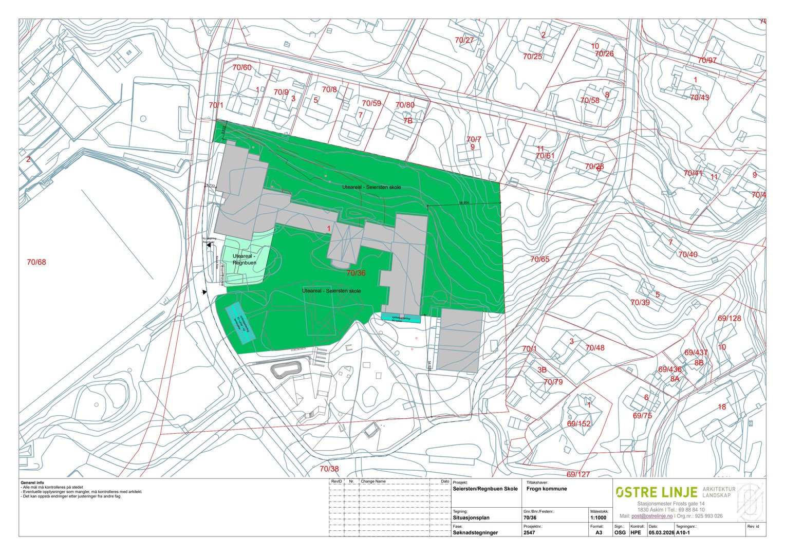 Situasjonsplan som viser tomtens form, bygningens plassering og omgivelsene.