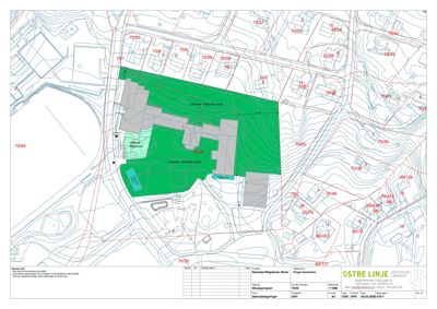 Situasjonsplan som viser tomtens form, bygningers plassering og omgivelsene.