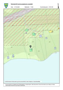 Kartutsnitt fra kommuneplanens arealdel som viser topografi, eiendelsgrenser og bygningsplasseringer.