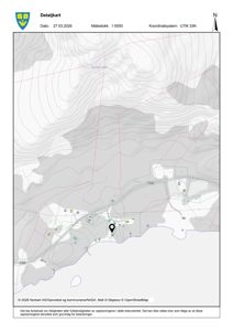 Et detaljkart (topografisk kart) som viser terrengform, vegnett og eiendomsinndeling i et område.