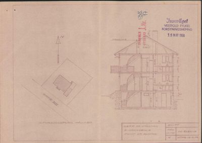 Situasjonsplan som viser bygningens plassering i forhold til gate (GATE XII) og en nordpil.
