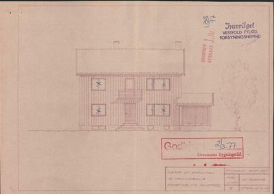 Fasadetegning av en toetasjes bygning sett fra fronten, med tegninger av vinduer, dører og tak.