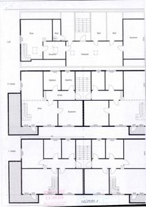 Etasjeplaner for tre nivå av en bygning (1. etasje, 2. etasje og Loft), som viser romfordeling og veggposisjon.