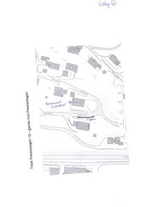 Situasjonsplan som viser bygningers plassering i forhold til veier og gjerder.