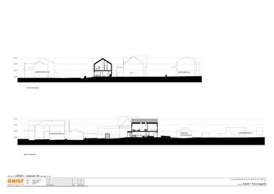 Snittegning som viser tverrsnittet gjennom en bygning (Gjerdråveien 20) med angitte høyder og forhold til nabobebyggelse.
