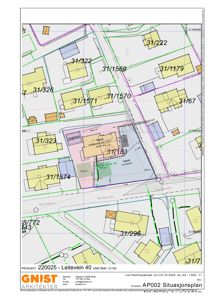 Situasjonsplan som viser tomtegrenser, nabotomter, veier og bygningsplasseringer med arealopplysninger.