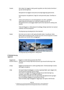 Fotografi av to bygninger (garasje og utvendig bod) i dårlig stand, med snø på bakken.