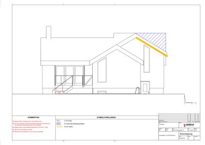 Fasadetegning (opprikk) av en bygning sett fra siden, med detaljer om vinduer, dører, trapp og takkonstruksjon.