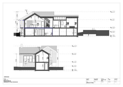 Snittegning (snitt a-b) som viser bygningens tverrsnitt, romfordeling, takform og konstruksjon.