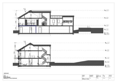 Snittegning som viser bygningens tverrsnitt, inkludert etasjer, trapper og høyder.