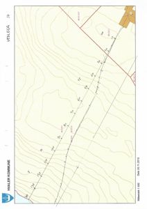 Situasjonsplan som viser terrengform (konturlinjer), høydemål, eiendomsgrenser og en eksisterende bygning.