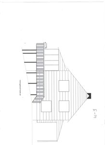 Fasadetegning som viser bygningens utside med vinduer, takform og en terrasse med trapper.