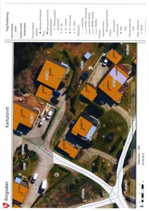 Situasjonsplan (kartutsnitt) som viser tomtene, bygningers plassering og grenser i Ringsaker kommune.