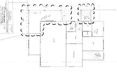 Etasjeplan for en bolig som viser romfordeling (stue, kjøkken, soverom, bad), trapp og terrasse.
