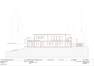 Snittegning av en eksisterende bygning med tilbygget, som viser høydeforskjeller og romfordeling.