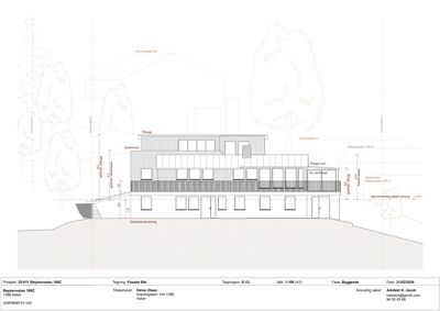Fasadetegning som viser bygningens utseende sett fra siden, med høydemål og omgivelser.