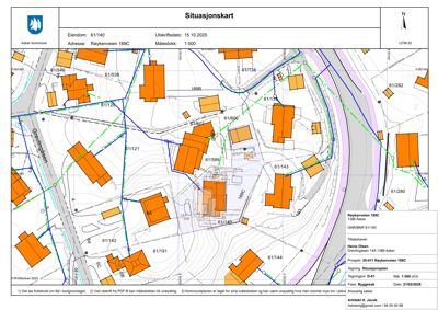 Situasjonskart som viser eiendomsnummer, adresse, nabolag, vegnett og topografi for et byggeprosjekt.