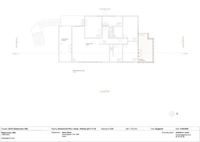 Etasjeplan for 1. etasje med romfordeling, dører, vinduer og fasader.