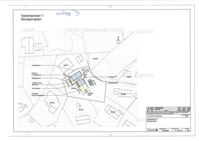 Situasjonsplan for Vesteråsveien 7 som viser tomtens beliggenhet, omgivende eiendommer, vegnett og topografi.