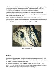 Et gammelt, svart-hvitt fotografi av en steinmur eller en ruin, som er inkludert i en tekst om byggesak.