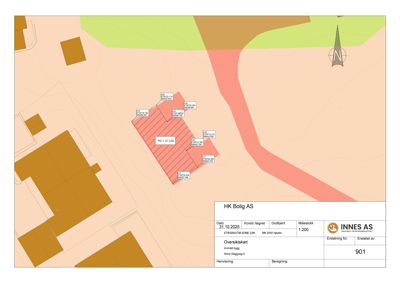 Oversiktskart (situasjonsplan) som viser tomtens beliggenhet, nabobebyggelse, vegforhold og høydekurver.