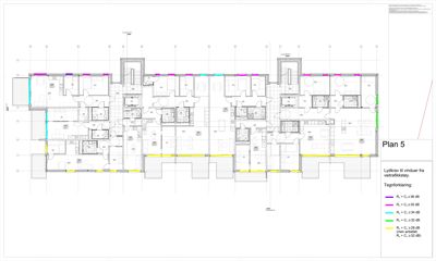 Etasjeplan (Plan 5) som viser romfordeling, veggposisjon og lydtekniske krav for vinduer.