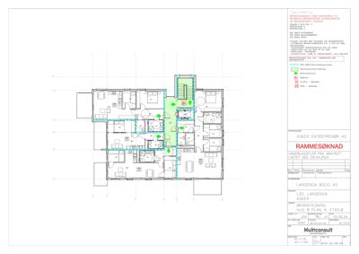 Etasjeplan (1. etasje) med romfordeling, veggtykkelse og tekniske symboler for brannvern.
