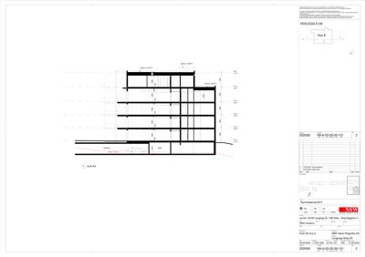 Snittegning (Snitt AA) som viser bygningens tverrsnitt, etasjer og grunnplan.