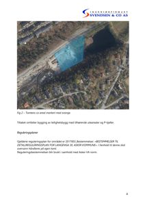 Flyfoto av et område med en markert tomteareal (i blått) og nabolag.