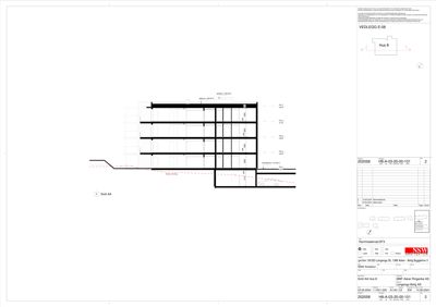 Snittegning som viser tverrsnittet av en bygning med flere etasjer, grunnplan og tak.
