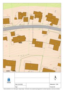 Situasjonsplan som viser tomtetegning, høydeforhold (konturlinjer), eksisterende bygninger og infrastruktur i et område.