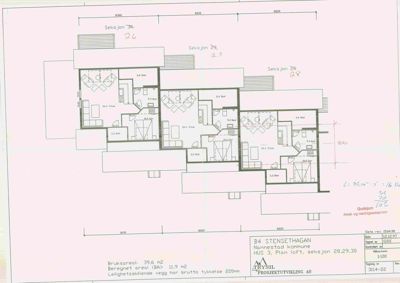 Etasjeplan (loft) for en bygning med tre seksjoner (28, 29, 30). Planen viser romfordeling, dører, vinduer og mål for bruksareal.