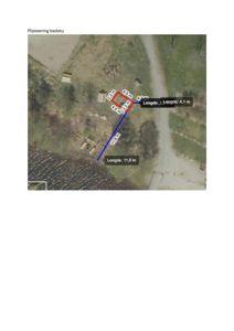 Situasjonsplan som viser plassering av en badstu i forhold til eiendomsgrenser og veier, med angitte mål.