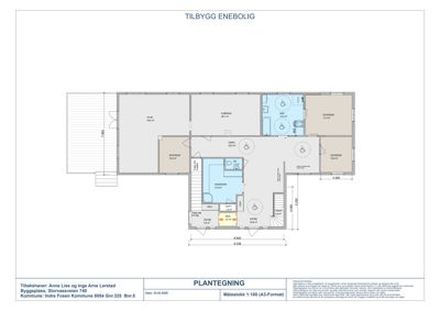 Plantegning for tilbygg av enebolig som viser romfordeling, dimensjoner og plassering av dører og vinduer.