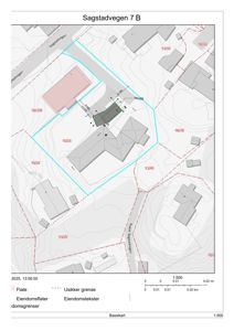 Situasjonsplan for Sagstadvegen 7 B som viser eiendomsgrenser, nabobebyggelse, topografi og planlagt tilbygg.