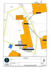 Situasjonsplan som viser tomtens grenser (303/70, 75, 76, 77), plassering av bygninger, arealer og omkretser.