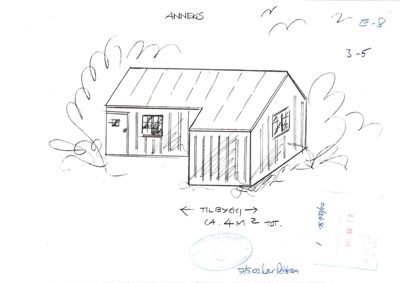 En håndtegnet fasadevisning (opprikk) av et anneks, som viser bygningens form, takform, vinduer og omgivende beplantning.