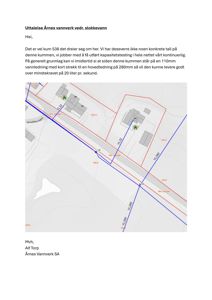 Et kart som viser en vannledning (blå linje) i forhold til eiendomsgrenser (røde linjer) og topografi.