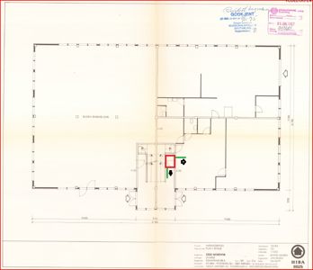 Etasjeplan (PLAN 1. ETASJE) som viser romfordeling, vegger og dører for et bygg.