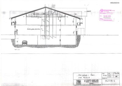 Snittegning (SNITT A-A) som viser bygningens tverrsnitt, høyder, konstruksjoner og innvendig oppdeling.
