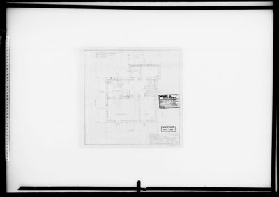 En tegning som viser romfordeling og veggstruktur for en bygning, typisk etasjeplan.